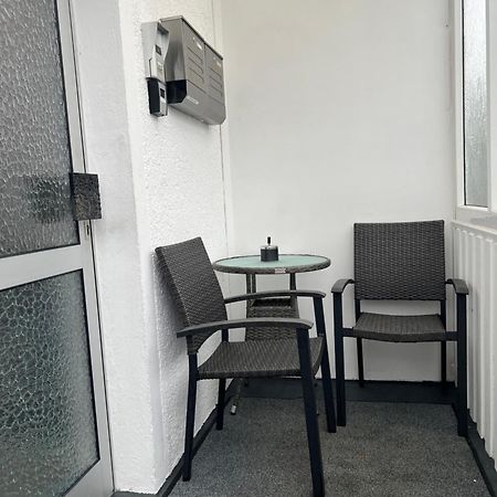 Moderne Helle 2,5 Zimmer Wohnung Mit Grossem Bad Und Kueche In Trossingen Exterior photo